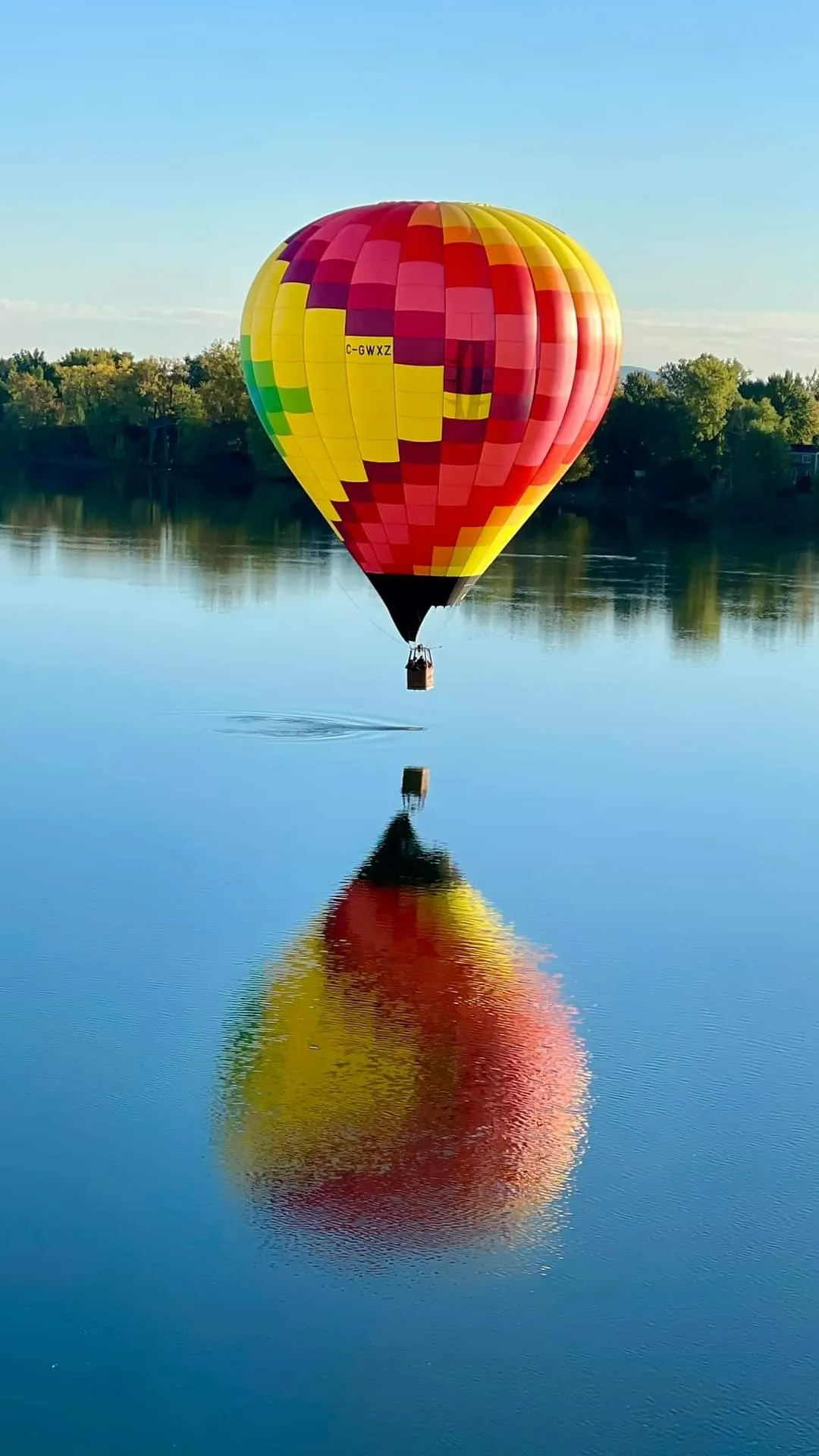 Montgolfiere et sa réflection