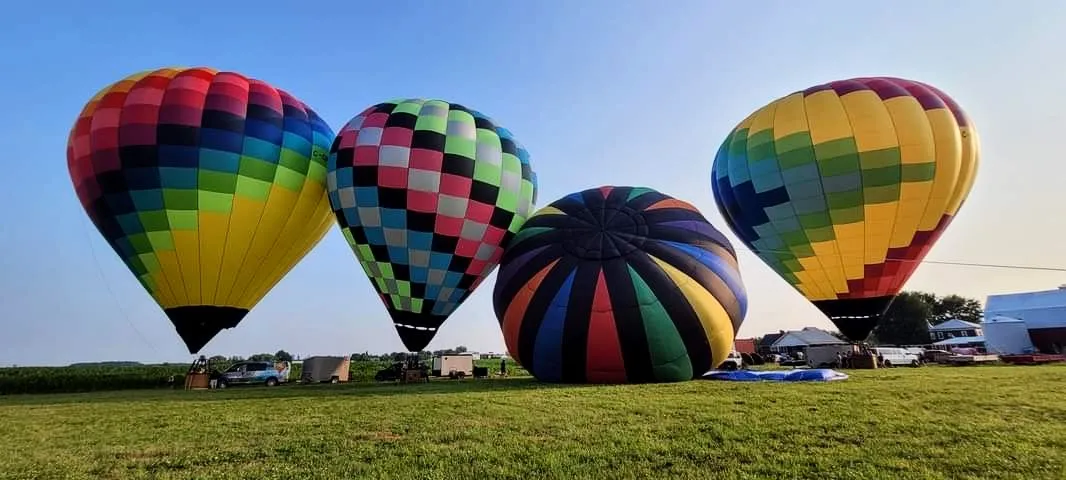 Tout le monde gonfle sa montgolfière